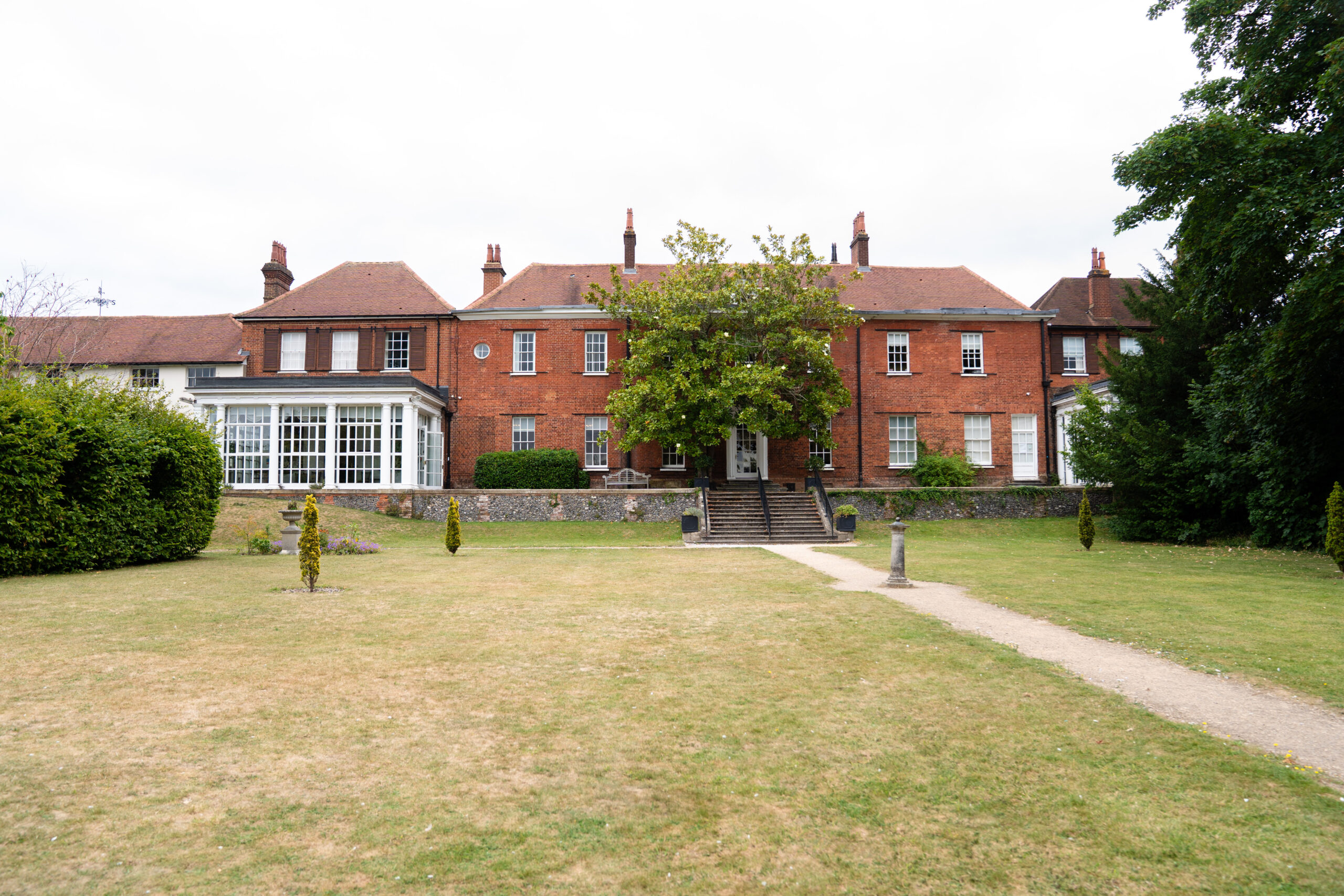 Leatherhead registry office and gardens venue photo