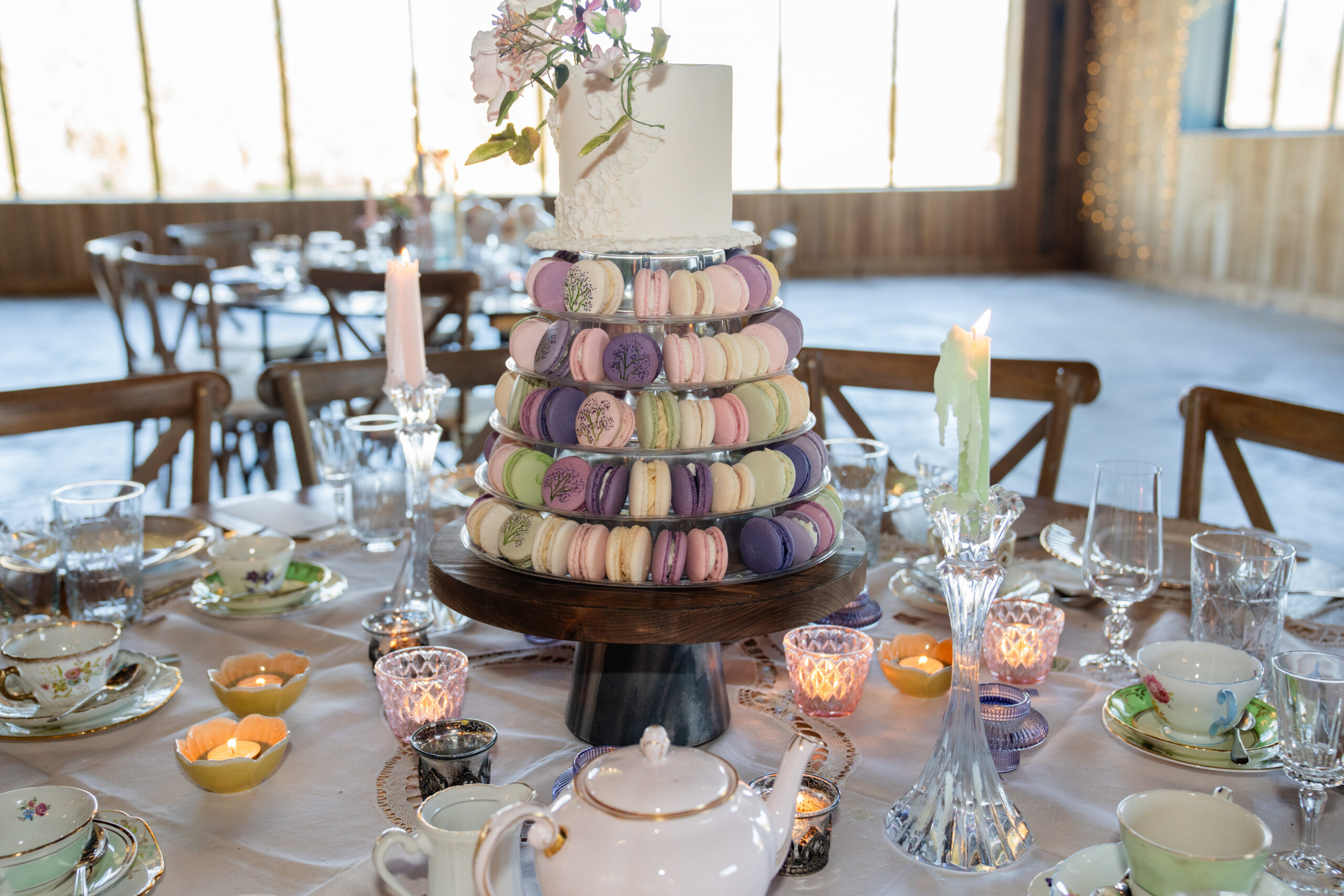 Luxury table styling in Chafford Park Barn