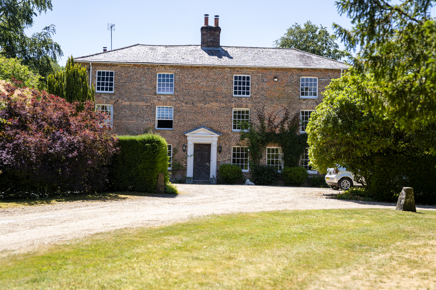 Combe manor wedding photography in berkshire venue